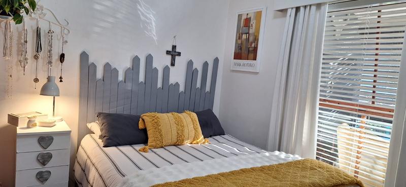 2 Bedroom Property for Sale in Sandbaai Western Cape